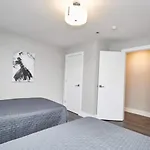 Clifton Hill Hideaway 2B -Two Bedroom Condo