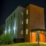 Clifton Hill Hideaway 2B -Two Bedroom Condo
