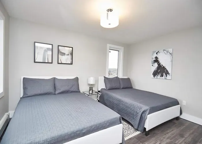 Clifton Hill Hideaway 2B -Two Bedroom Condo