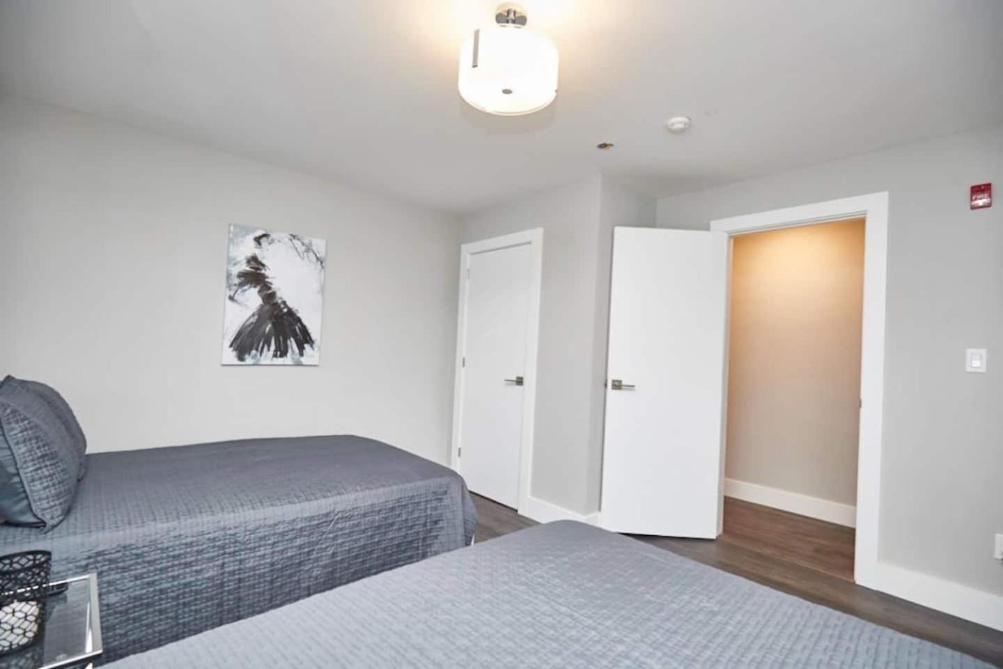 Apartment Clifton Hill Hideaway 2b -two Bedroom Niagara Falls