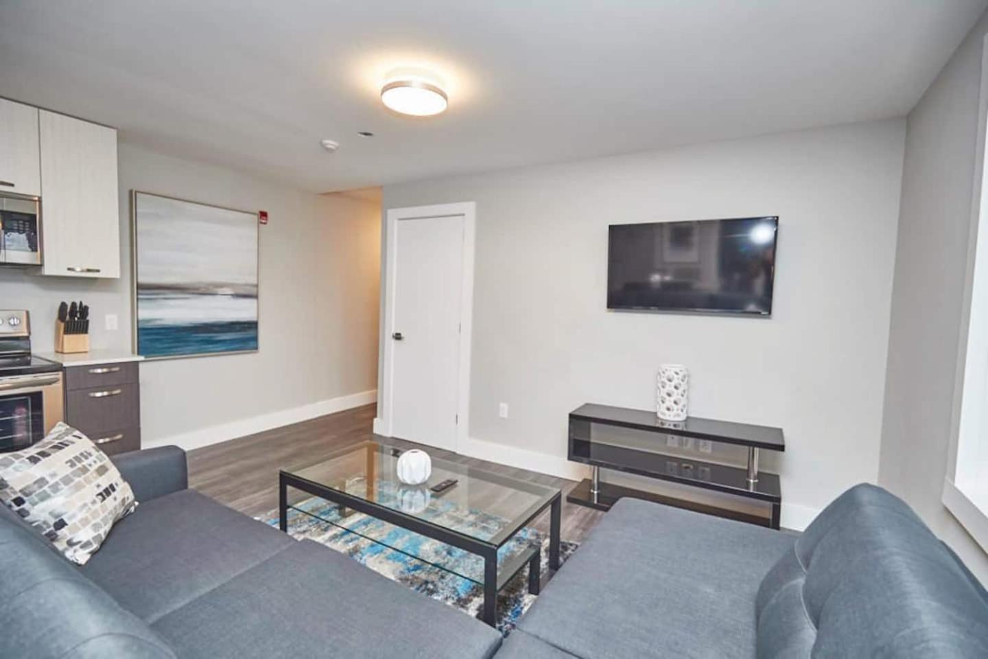 Apartment Clifton Hill Hideaway 2b -two Bedroom Niagara Falls