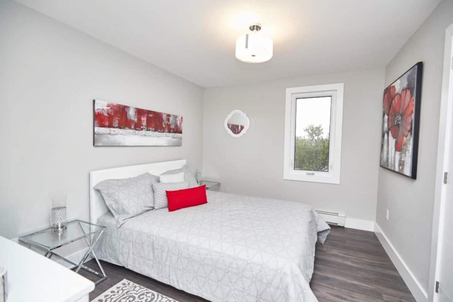 Clifton Hill Hideaway 2b -two Bedroom Apartment Niagara Falls